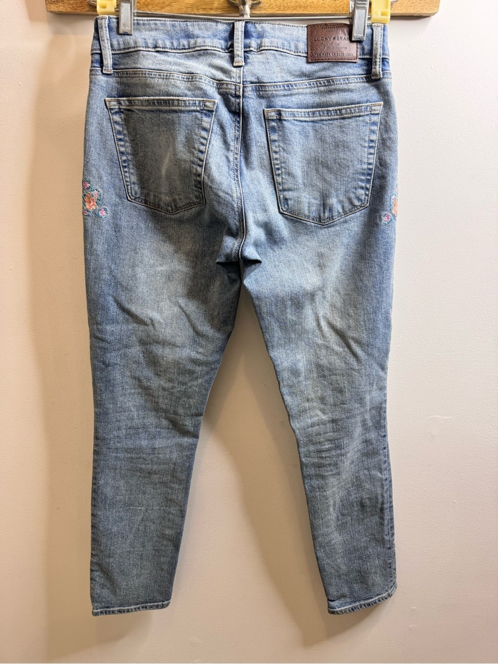 Floral Embroidered Lucky Brand Light Blue Skinny Jeans - Picture 5 of 5